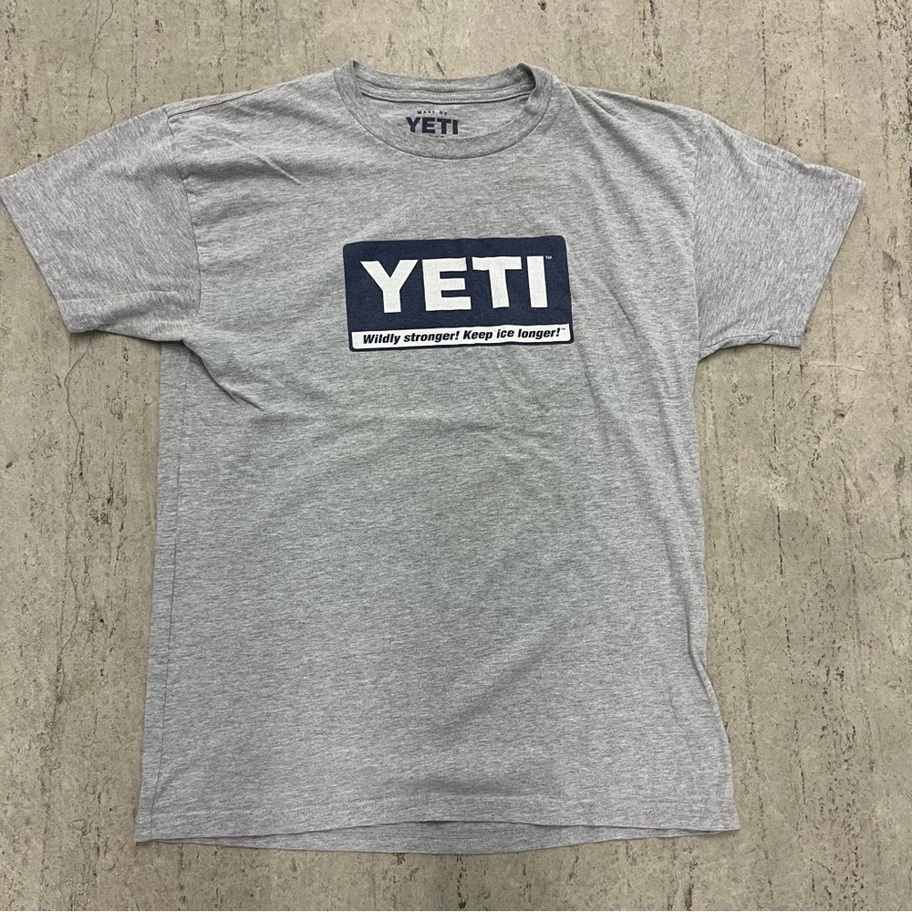 YETI Gray Short Sleeve Tee Casual Crew Neck